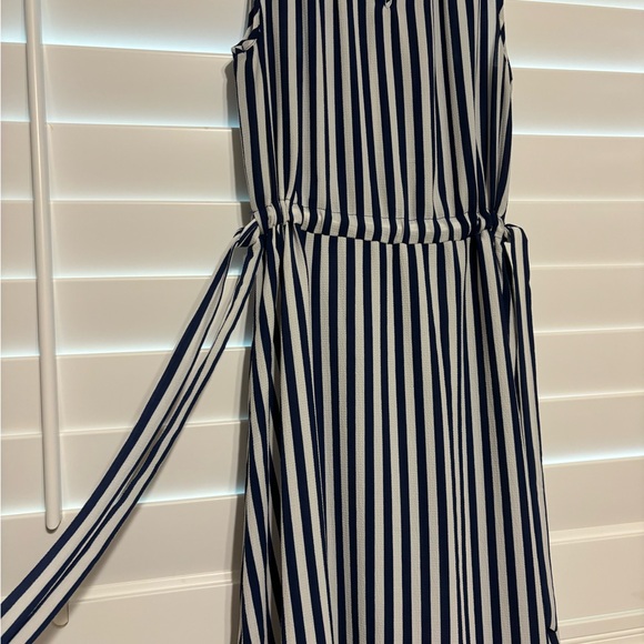 Women’s Dress - Picture 6 of 8